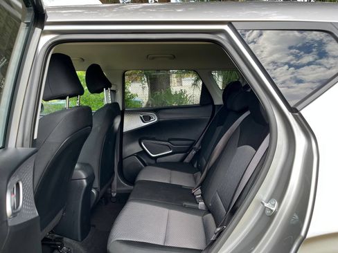 Used 2025 Kia Soul LX w/ LX Technology Package FWD image 25