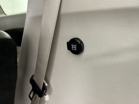 Used 2023 Chrysler Pacifica Touring-L image 29