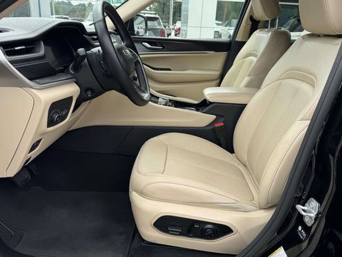 Used 2022 Jeep Grand Cherokee L Limited w/ Luxury Tech Group II AWD/4WD image 22
