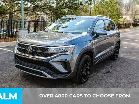 Used 2024 Volkswagen Taos SE image 2