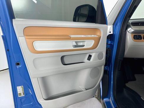 Used 2025 Volkswagen ID. Buzz 1st Edition AWD/4WD image 16