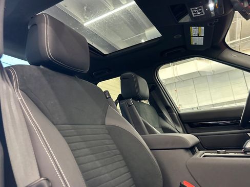 Used 2025 Land Rover Discovery S AWD/4WD image 26