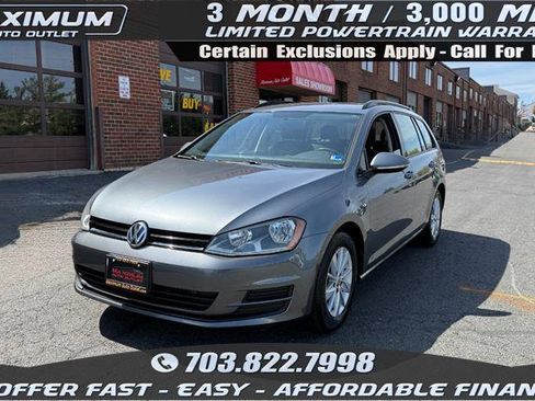Used 2016 Volkswagen Golf S image 1