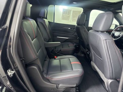 Used 2024 Chevrolet Traverse RS AWD/4WD image 21