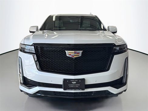 Used 2021 Cadillac Escalade Sport image 2