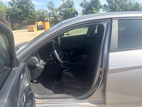 Used 2021 Hyundai Elantra SEL FWD image 10