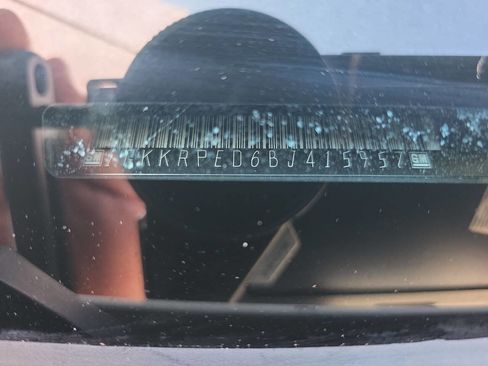 Used 2011 GMC Acadia SLE FWD image 32