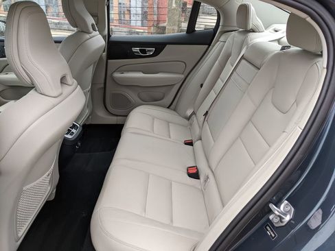 Used 2020 Volvo S60 T5 Inscription image 23