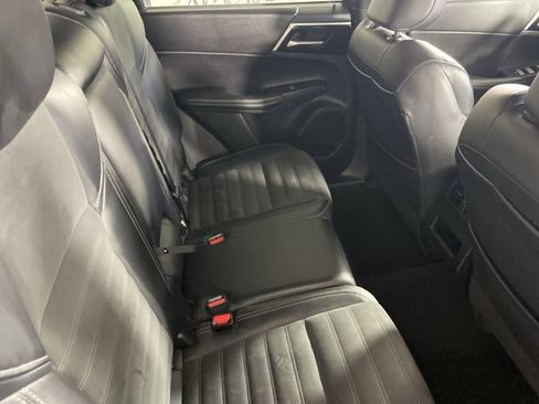 Used 2024 Mitsubishi Outlander SE image 25