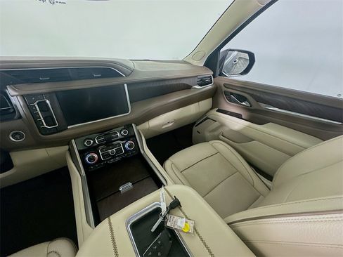 Used 2023 GMC Yukon XL Denali image 11