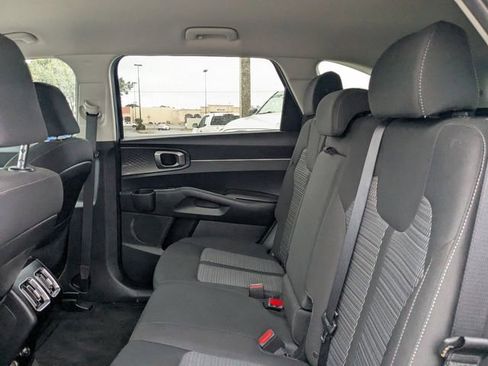 Used 2023 Kia Sorento LX image 13