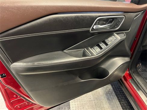 Used 2021 Nissan Rogue Platinum image 8