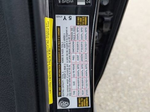 Used 2016 Toyota Prius Two image 21