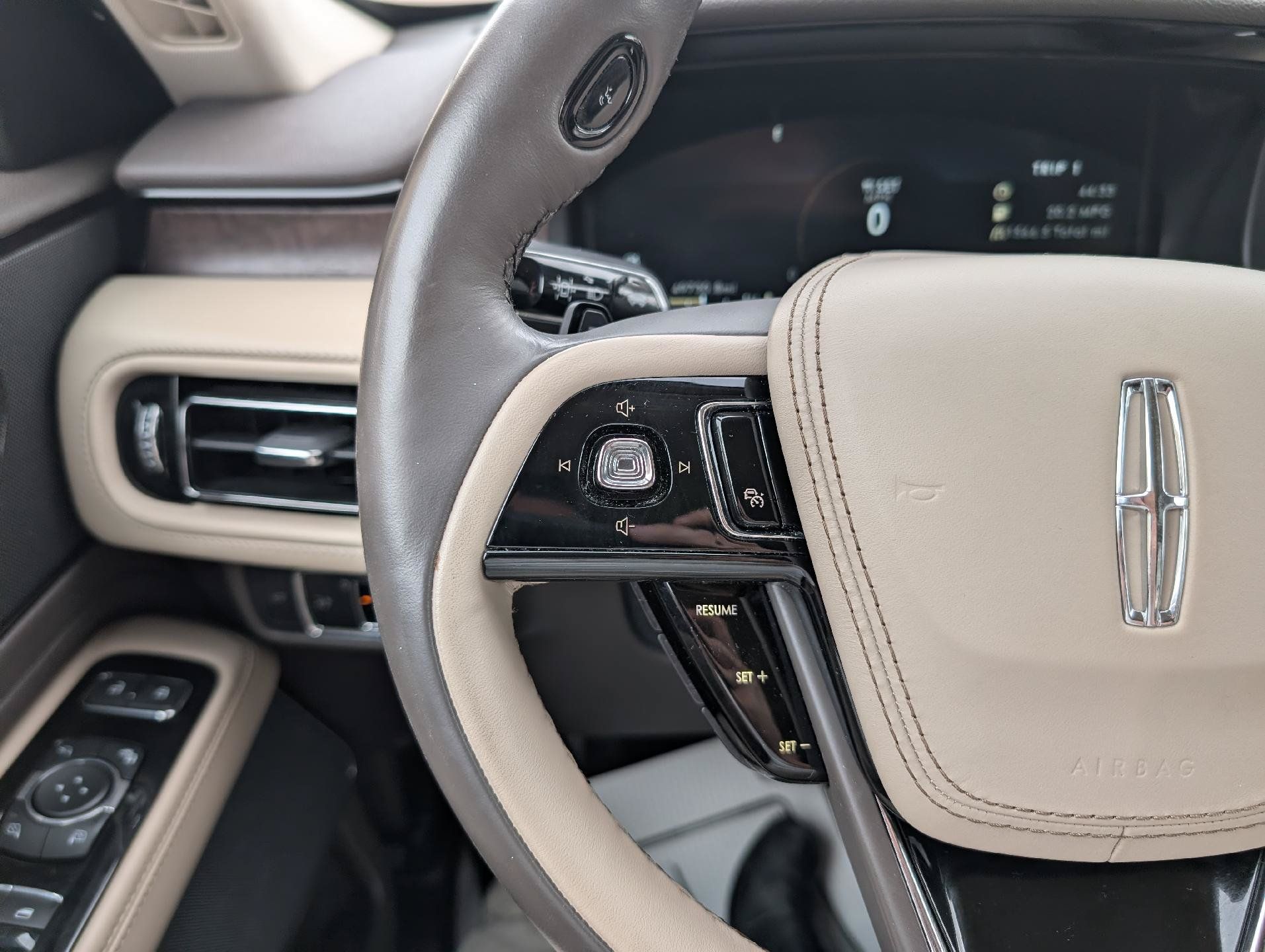 Used 2022 Lincoln Aviator Reserve w/ Equipment Group 201A AWD/4WD image 21
