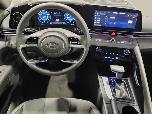 Used 2024 Hyundai Elantra SEL FWD image 22