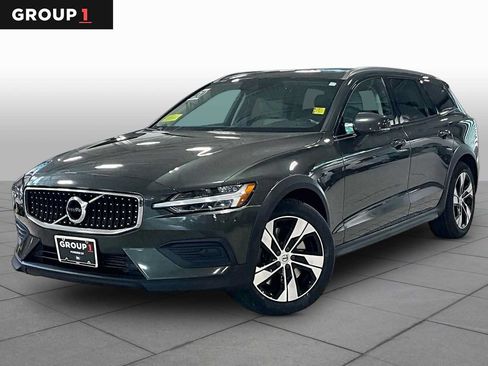 Used 2020 Volvo V60 T5 Cross Country AWD/4WD image 1