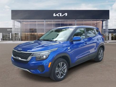Certified 2023 Kia Seltos LX AWD/4WD image 3