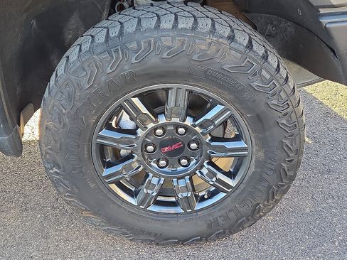 Used 2024 GMC Sierra 1500 AT4X image 6