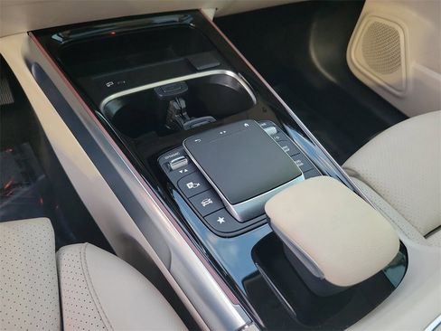 Used 2021 Mercedes-Benz GLB 250 image 23