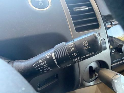 Used 2005 Toyota Prius w/ Pkg 4 FWD image 46