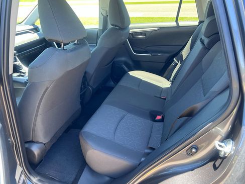 Used 2024 Toyota RAV4 XLE w/ Convenience Package FWD image 16
