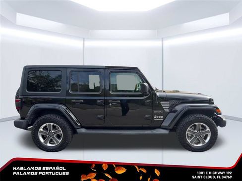 Used 2019 Jeep Wrangler Unlimited Sahara w/ Safety Group AWD/4WD image 10