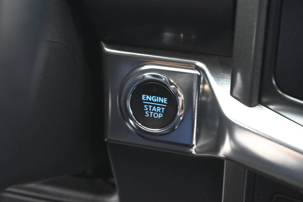 Used 2023 Ford F150 Lariat w/ Equipment Group 502A High AWD/4WD image 14
