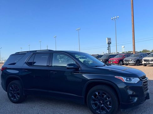 Used 2021 Chevrolet Traverse RS FWD image 1