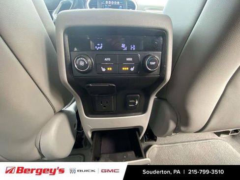 Used 2018 GMC Acadia SLT image 23