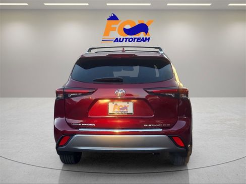 New 2026 Toyota Highlander Platinum image 4