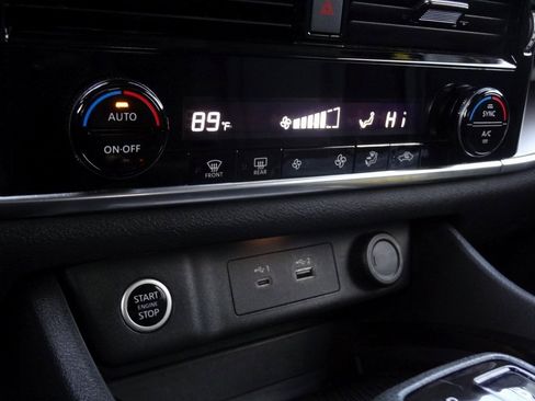 Used 2022 Nissan Rogue SV image 23