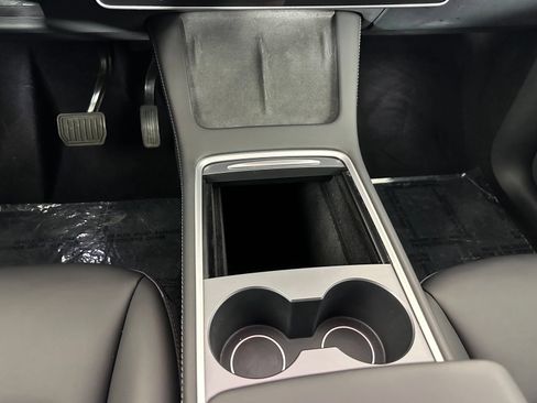 Used 2021 Tesla Model Y Long Range AWD/4WD image 17