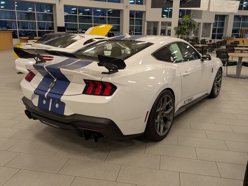 Used 2025 Ford Mustang GT Premium w/ GT Performance Package RWD image 3
