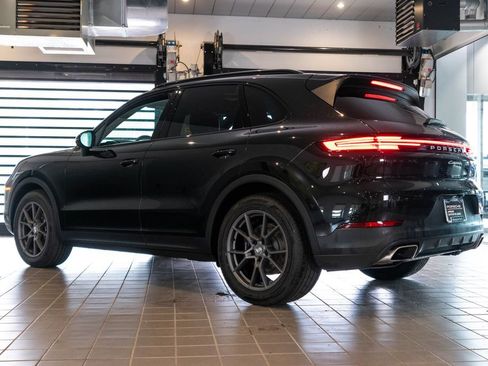 Certified 2025 Porsche Cayenne AWD/4WD image 3