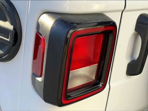 Used 2023 Jeep Wrangler Sahara image 26