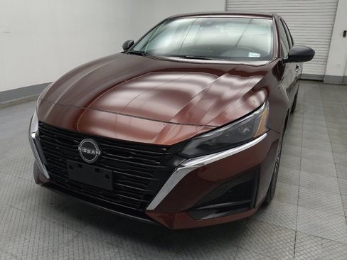 Used 2024 Nissan Altima 2.5 SV image 15