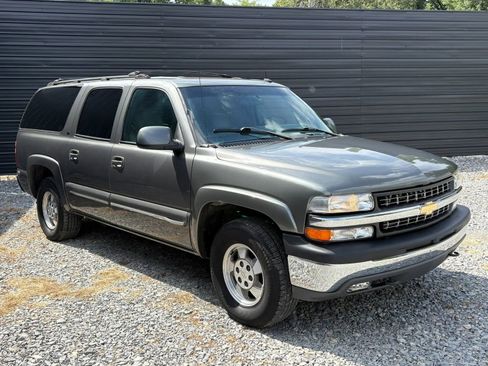 Used 2002 Chevrolet Suburban LT RWD image 3