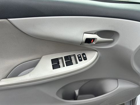 Used 2011 Toyota Corolla LE FWD image 29