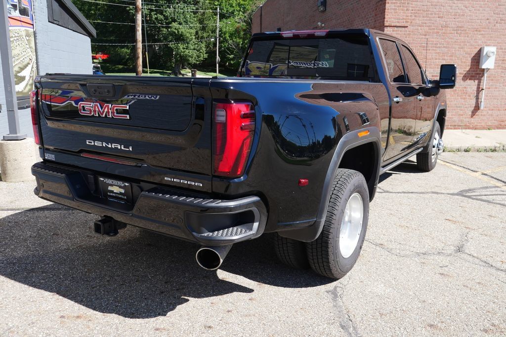 Used 2024 GMC Sierra 3500 Denali w/ Denali Reserve Package AWD/4WD image 4