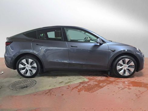 Used 2023 Tesla Model Y 2WD image 2