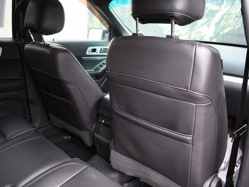 Used 2015 Ford Explorer XLT w/ Equipment Group 202B image 27