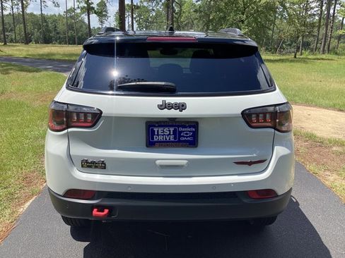 Used 2023 Jeep Compass Trailhawk image 5