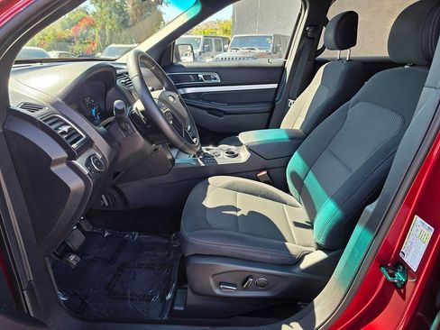 Used 2017 Ford Explorer XLT image 16
