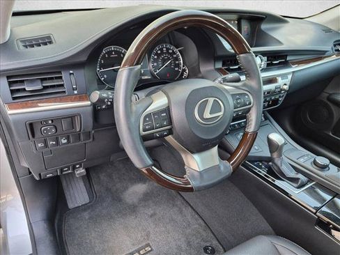 Used 2017 Lexus ES 350 w/ Premium Package FWD image 10