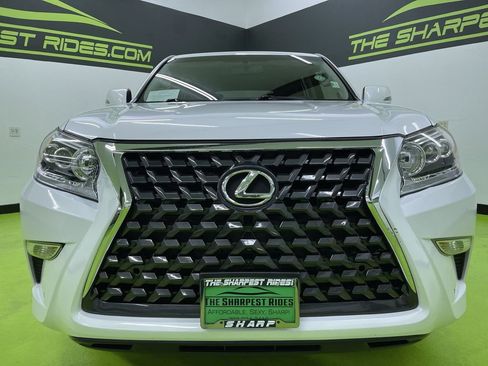 Used 2018 Lexus GX 460 image 3