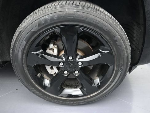 Used 2024 Jeep Grand Cherokee Altitude AWD/4WD image 9