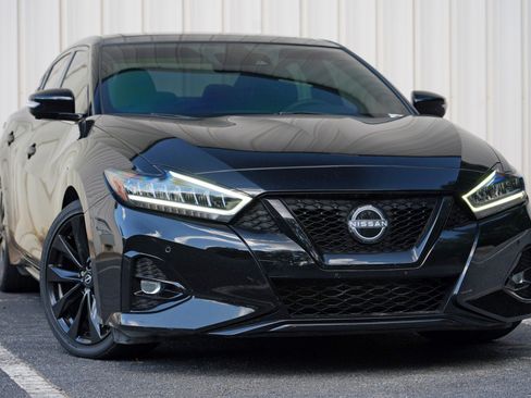 Used 2023 Nissan Maxima SR w/ Sport Mat Group FWD image 2
