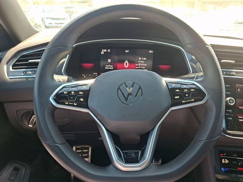 Certified 2022 Volkswagen Tiguan SE R-Line AWD/4WD image 19