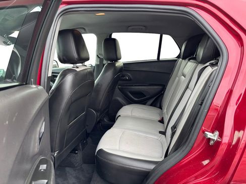 Used 2020 Chevrolet Trax LT w/ LT Convenience Package image 21