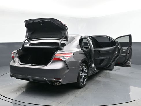 Used 2020 Toyota Camry SE w/ Carpet Mat Package image 30